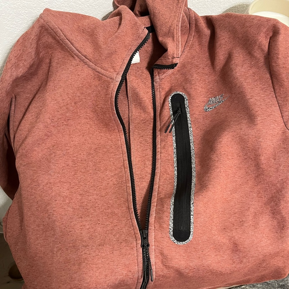 Nike Tech Fleece Hoodie in Brick/Red